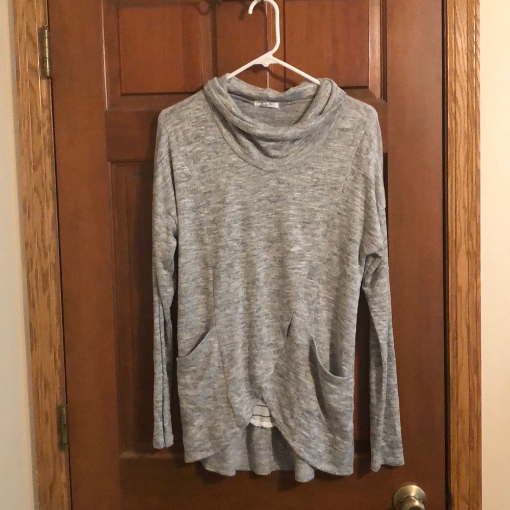 Long sleeve blouse.